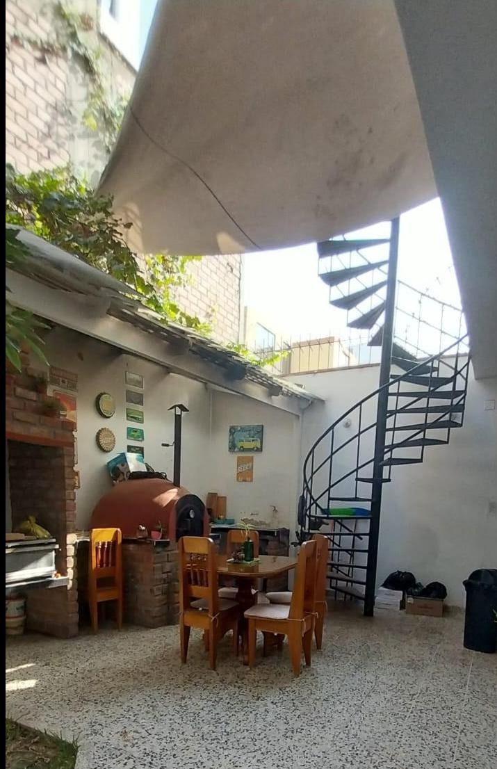 Casa en Calle Las Canarias al 100 - Chorrillos